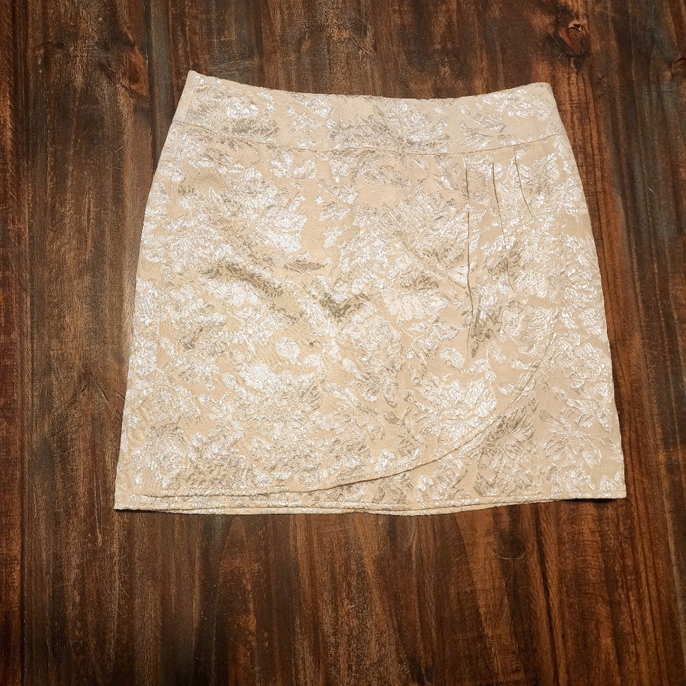 Rue21 Shiny Silver and Cream Floral Mini Skirt